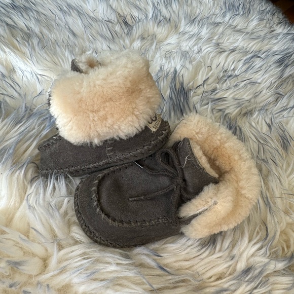 UGG Toddler Size 2/3 - Picture 6 of 8